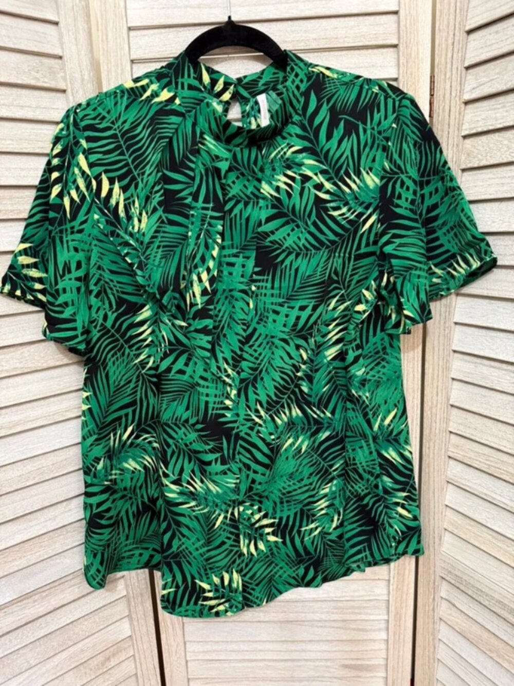 Women’s top size L